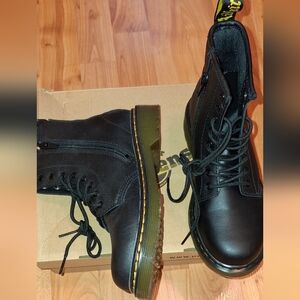 BOYS DR. MARTENS BOOTS BLACK NEW